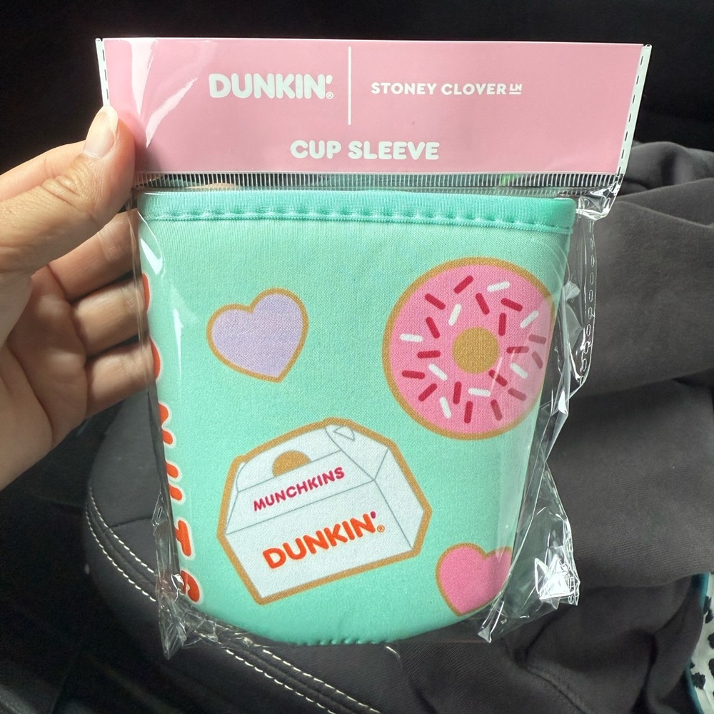 Dunkin' Stoney Clover Cup Sleeve